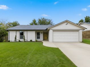 6520 Ridglea Dr, Watauga, TX 76148