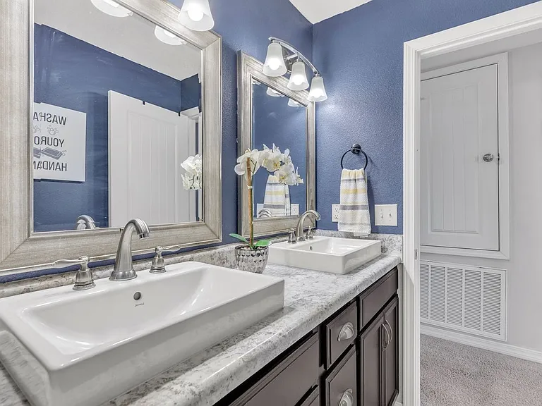503 Eisenhower Dr — Photo 28