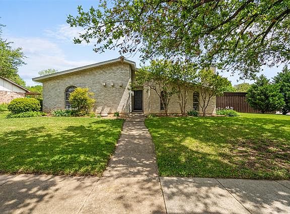 2nd image of 1923 Chamberlain Dr
