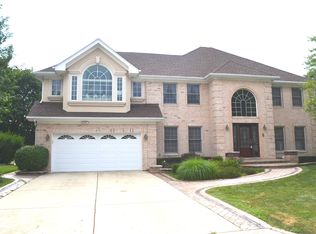 875 Spring Valley Ct, Schaumburg, IL 60193