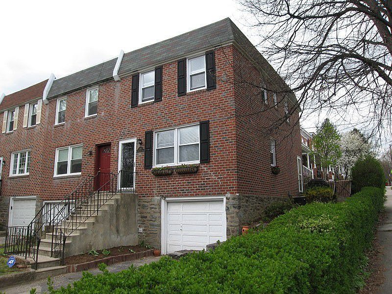 1st image of 153 E Hartwell Ln