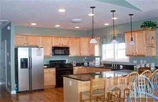 4th image of 313 N Fort Fisher #B