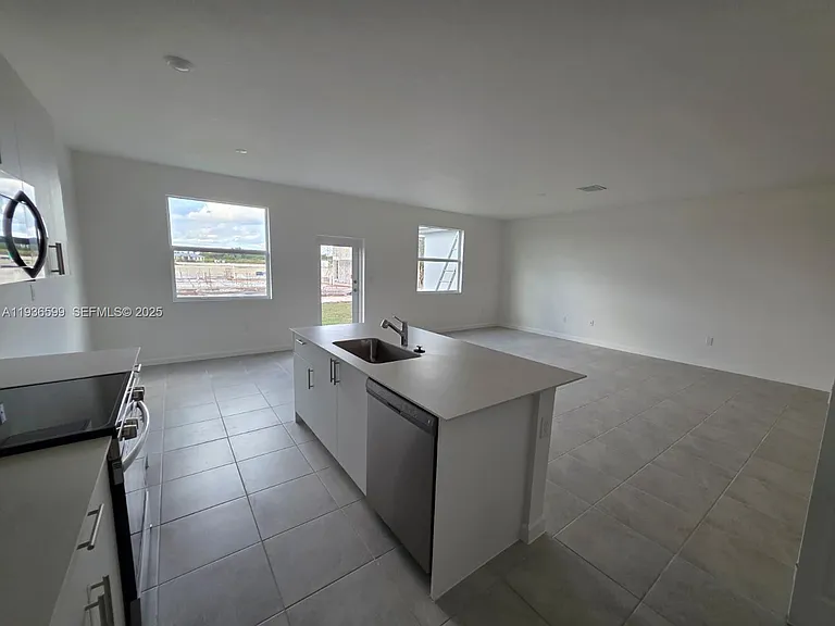 19571 SW 339th Ter — Photo 3