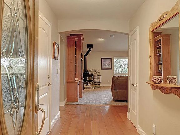3rd image of 5269 Crestline Dr