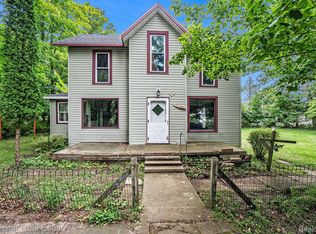 8277 Portage St, Onekama, MI 49675