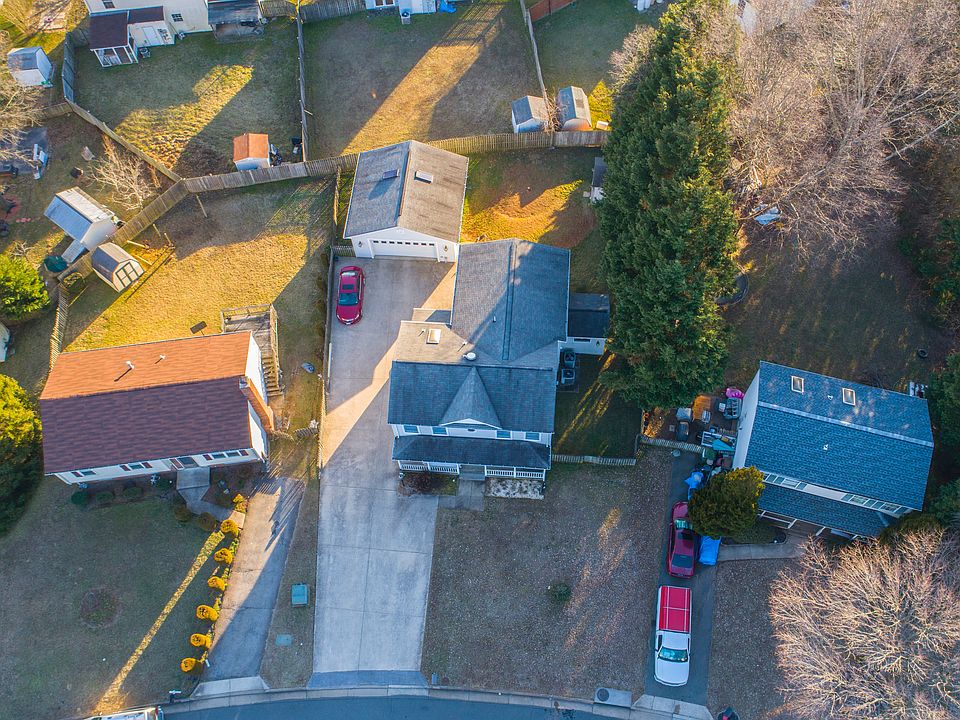 2nd image of 5584 Roundtree Dr