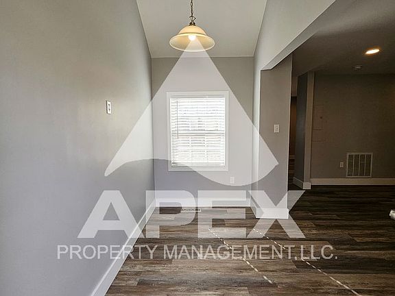 3rd image of 3411 Harvey Rd Back 3411