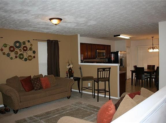 4th image of 2851 Creekbend Dr