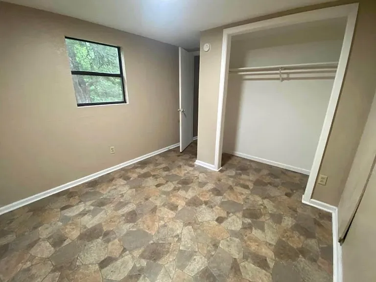715 E Fort Towson Ave #3 — Photo 2