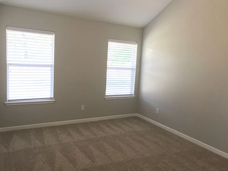 517 Molly Ln — Photo 19