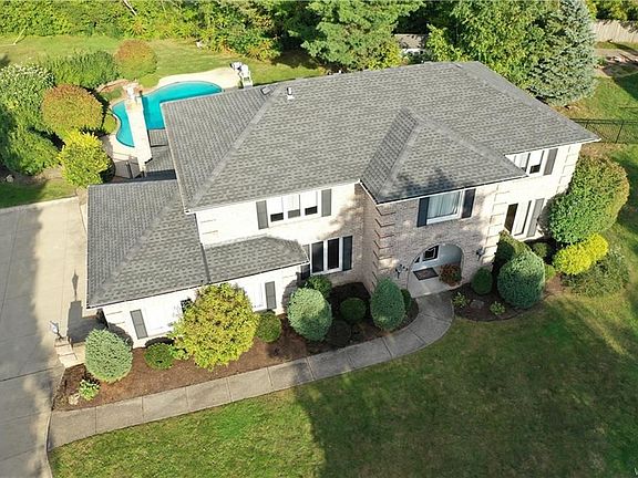 2nd image of 153 Bramble Ct