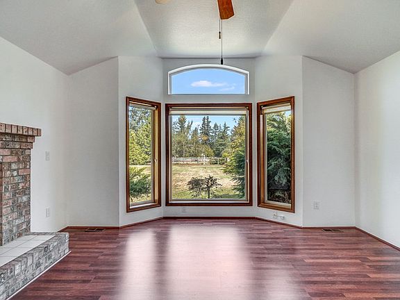 5th image of 3420 Yorkshire Dr SE