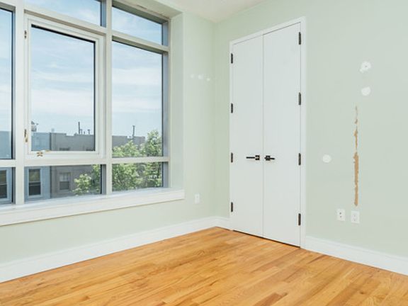 2nd image of 319 Melrose St #3
