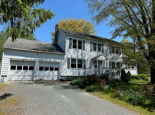 6 Bennett Ct, Selkirk, NY 12158