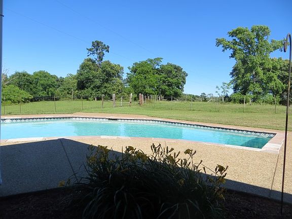 4th image of 3810 County Road 102 W