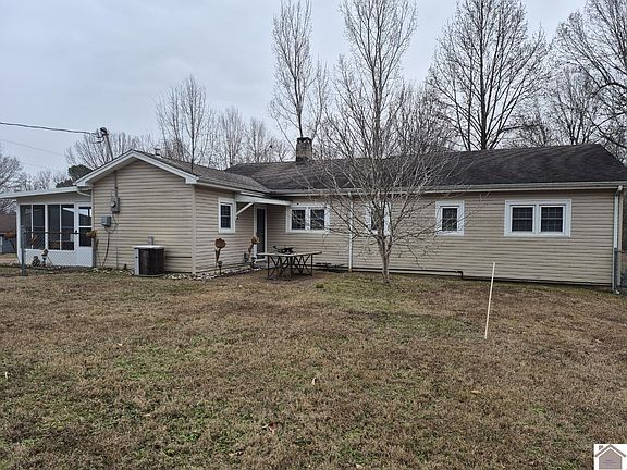 3rd image of 35 McKinnon Ln