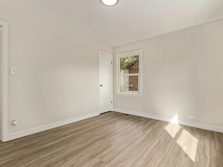 4415 Milwaukee St — Photo 15