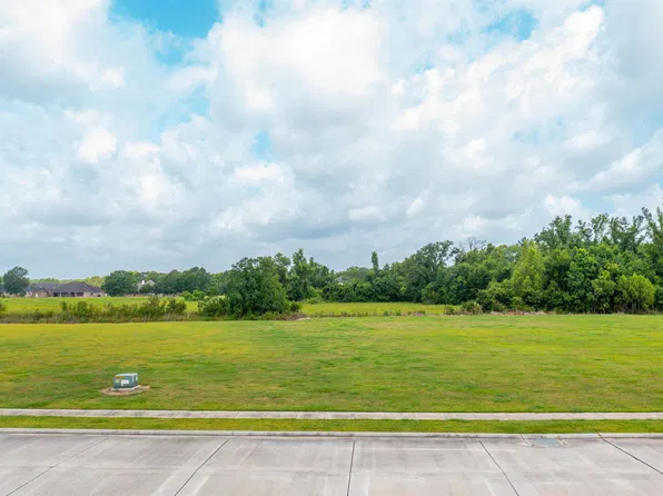 106 River Estates St, Berwick, LA 70342