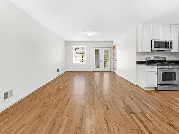 5th image of 14 Elizabeth St #1
