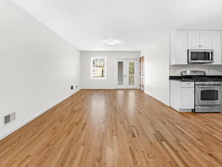 14 Elizabeth St #1 — Photo 5