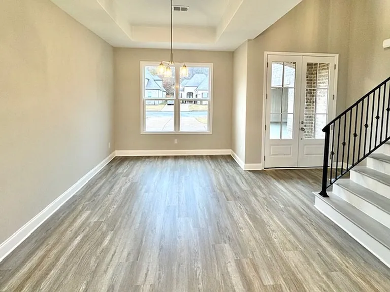 572 Rosalie Woods Dr — Photo 6