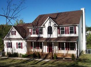 56 Moores Hill Dr, New Windsor, NY 12553