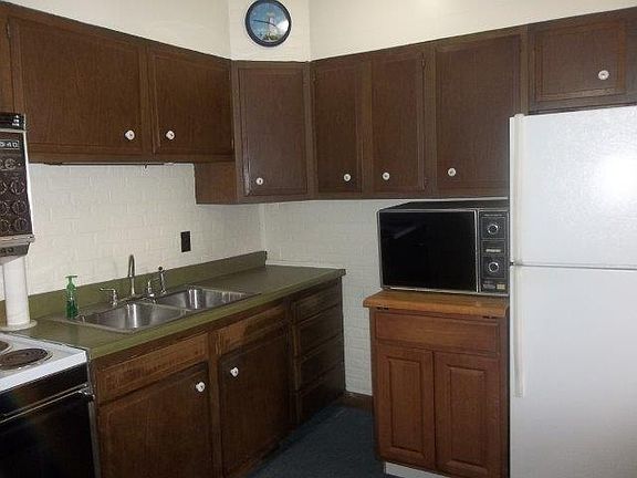 5th image of 432 E 2nd St