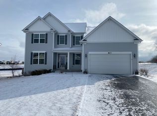 817 Harwood Ave, South Elgin, IL 60175