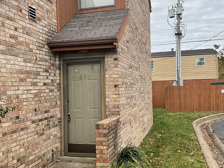 693 Chuck Gray Ct — Photo 3
