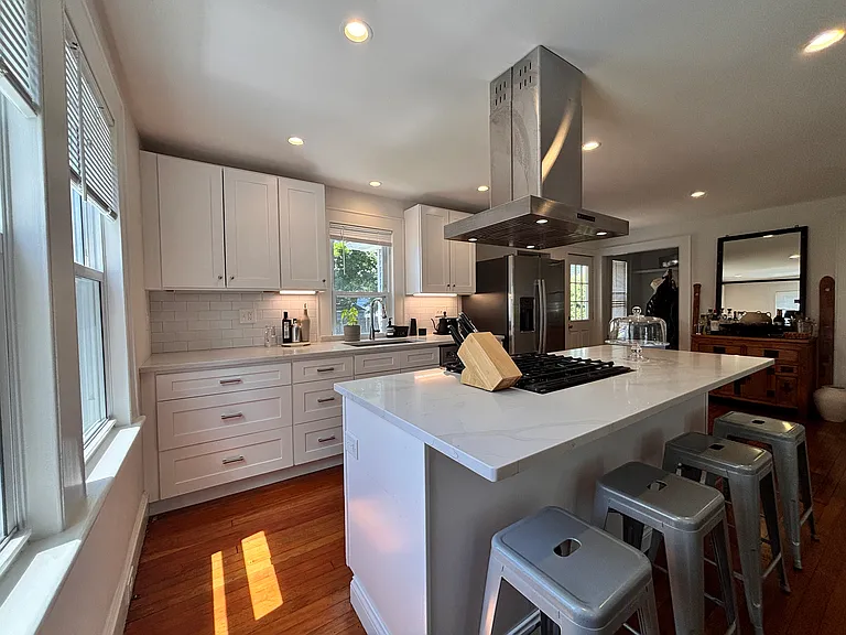 144 Bungalow Ave — Photo 6