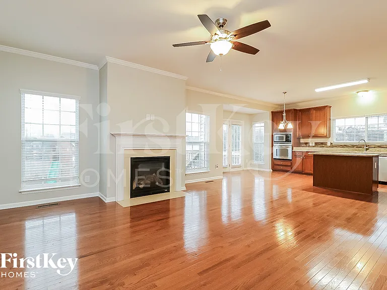2184 McLaughlin Dr — Photo 4
