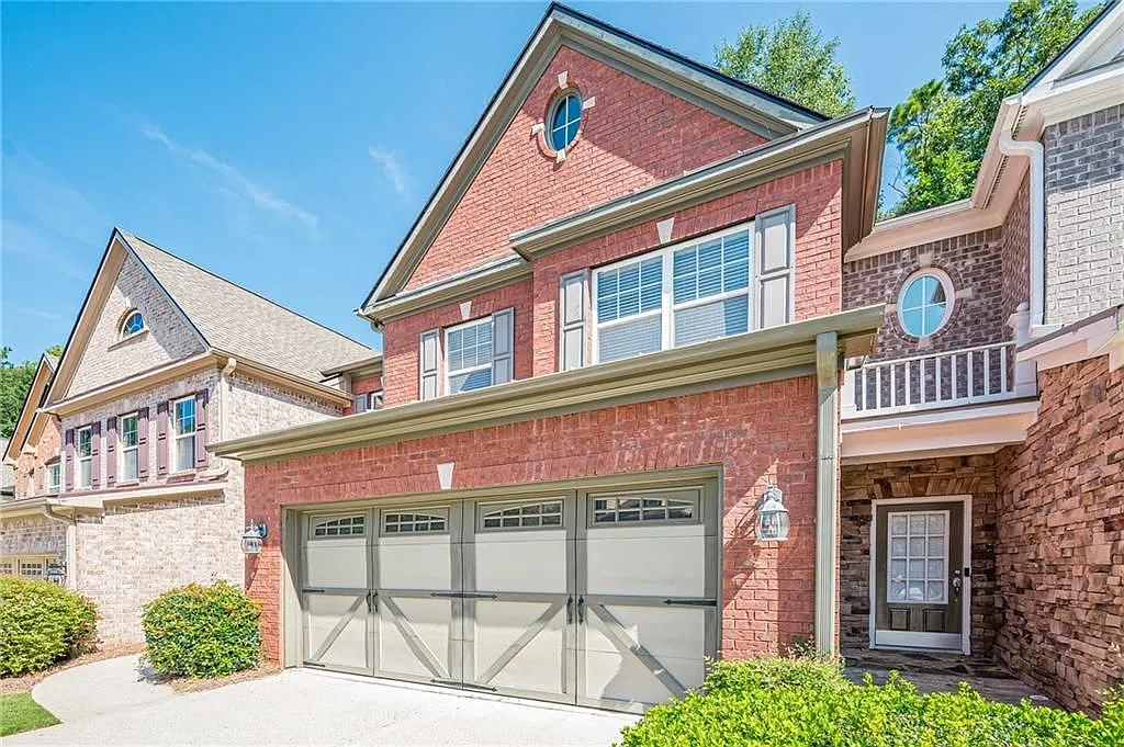 4 bed, 4.0 bath, 2406 sqft, $3,200 — Photo 3