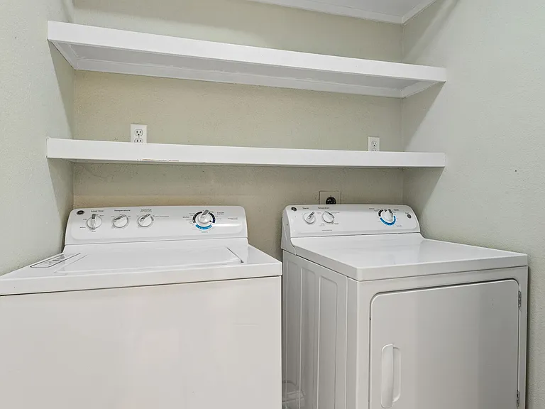253 Teakwood Ln — Photo 5