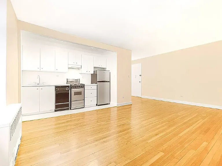 200 E 17th St #4A — Photo 2