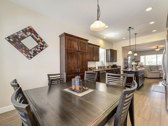 4th image of 2915 Laredo Dr