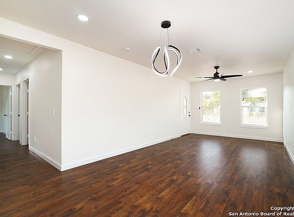 5th image of 343 HILLWOOD DR