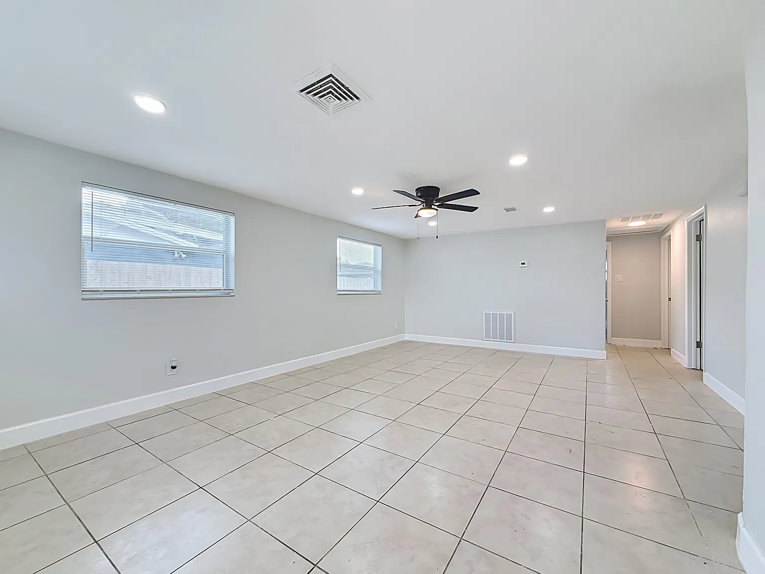 4 bed, 1275 sqft, $2,450 — Photo 3