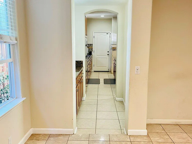 381 W Alameda Dr — Photo 6