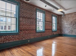 106 W Broughton St, Savannah, GA 31401
