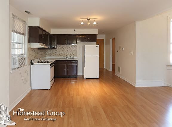 5th image of 1473 W Erie St APT 03F