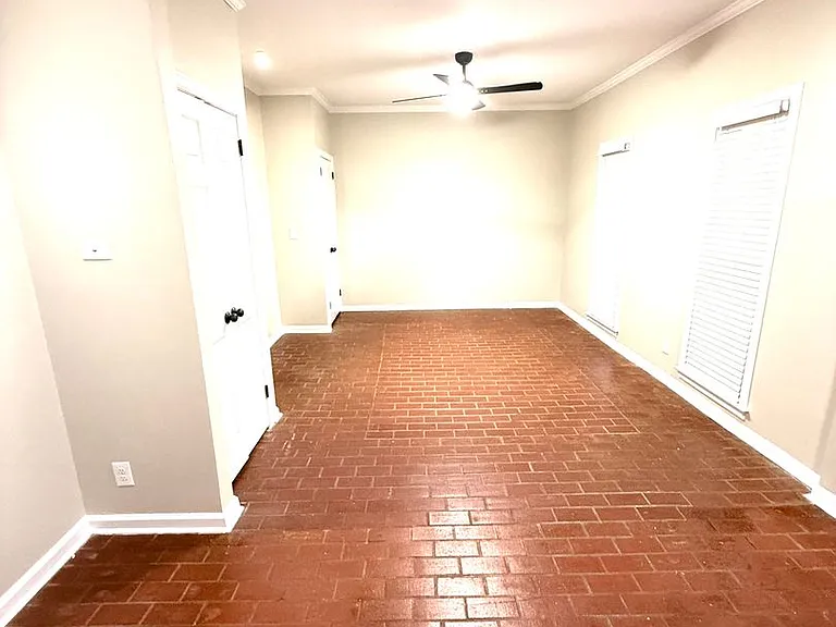 2028 Hazel Hedge Ln — Photo 4