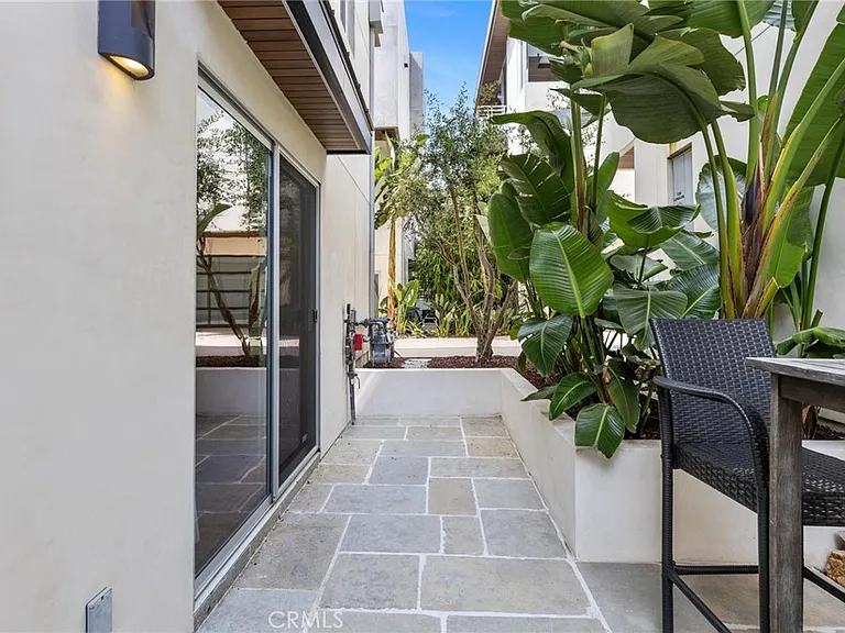 726 Loma Dr — Photo 37