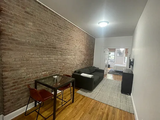 Rented by URBAN UTOPIA REALTY LLC | media 17