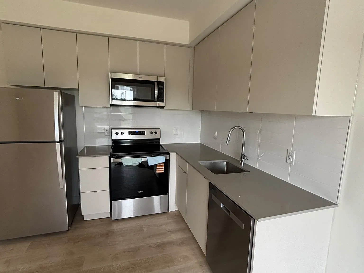 3 bed, $2,400 — Photo 4