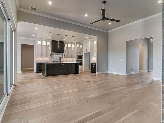 4th image of 16417 Burgundy West Dr