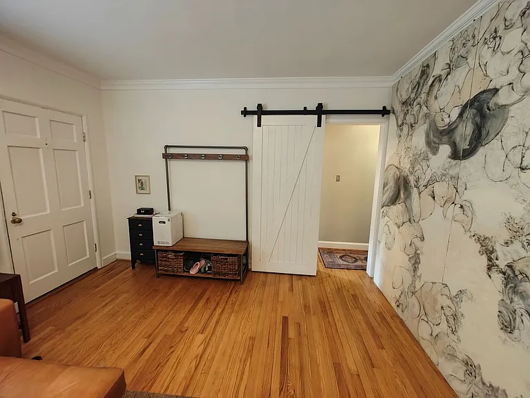 2108 Davenport Ave — Photo 6