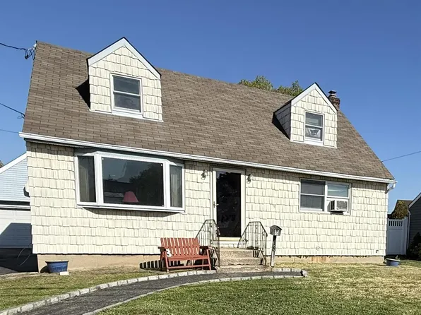 3 Layton Avenue, Hicksville, NY 11801