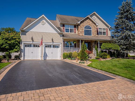 2nd image of 4 Dorene Ct