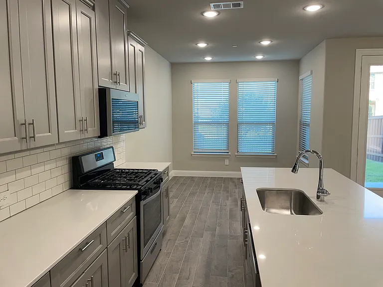 1752 Redding St — Photo 10