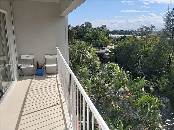 2nd image of 1407 NE 56th St APT 404